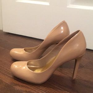 Nude heel